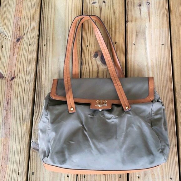 Tommy Hilfilger olive bag - Picture 1 of 9